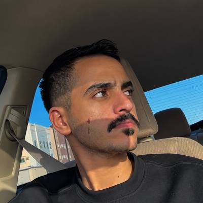 عاقل احيانا